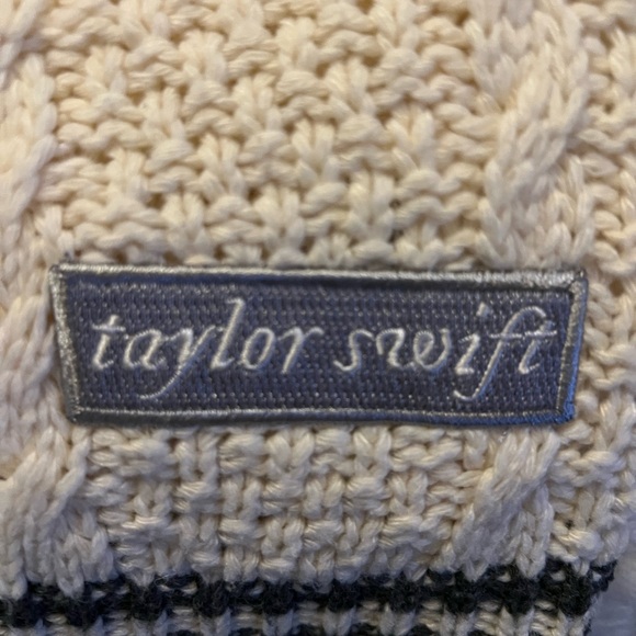 Taylor Swift cardigan swrater - Picture 6 of 7